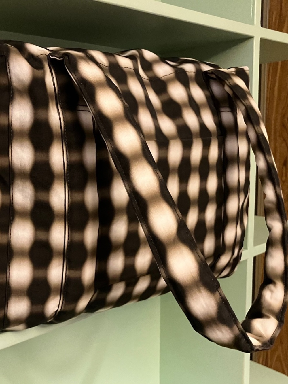 Baggu Small Cloud Carry On (SCCO) in Blurred Gingham